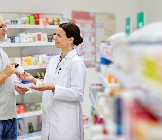 Franquicias de farmacias | 6 negocios para invertir Invertir en franquicias de farmacias te ofrece la posibilidad de aumentar tu rentabilidad.