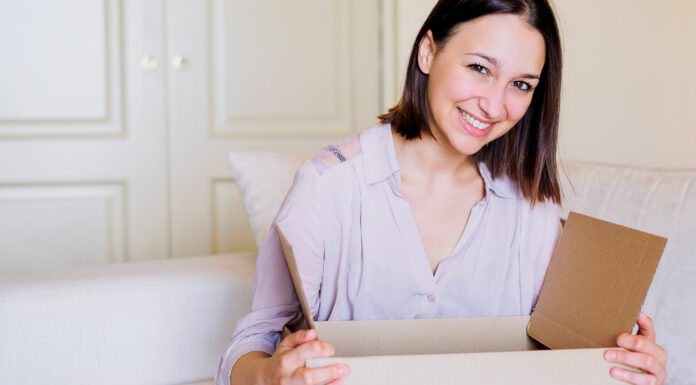 ¿Puedes contraer el coronavirus de un paquete que has pedido? | Los expertos dicen que es poco probable contagiarse de coronavirus por paquetes a domicilio