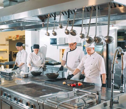 Cómo montar una cocina fantasma sin que el ayuntamiento lo bloquee dark kitchen