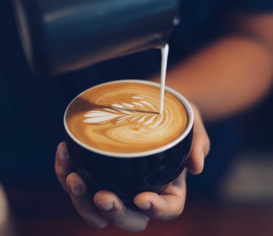 Preparando el éxito: por qué comprar una franquicia de café es una opción comercial inteligente porque comprar una franquicia de cafe