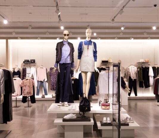 10 franquicias de ropa en Colombia | El éxito en una prenda de vestir Franquicias de ropa en Colombia ¿Cuáles son?