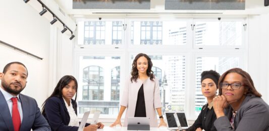 Cómo ser project manager | Descubre qué es y conviértete en el mejor Mujer que trabaja como project manager