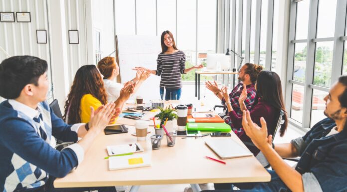 Negocios que nacieron de ideas para proyectos universitarios | 15 ejemplos Jóvenes presentado una de las ideas para proyectos universitarios