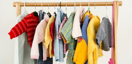 20 ideas de negocios para niños | Emprende para los más chicos de casa Venta de ropa infantil, una de las ideas de negocios para niños