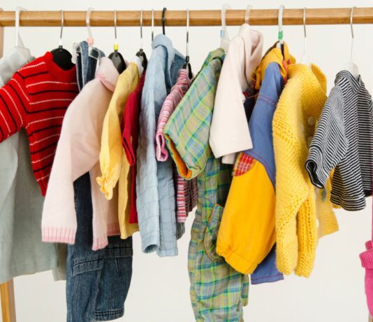 20 ideas de negocios para niños | Emprende para los más chicos de casa Venta de ropa infantil, una de las ideas de negocios para niños