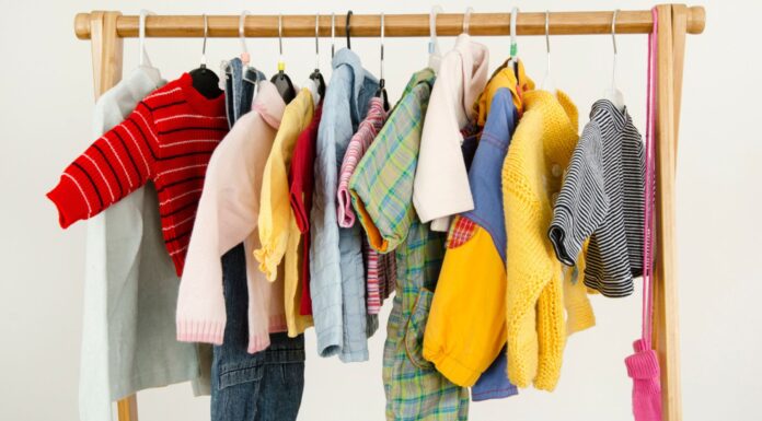 20 ideas de negocios para niños | Emprende para los más chicos de casa Venta de ropa infantil, una de las ideas de negocios para niños
