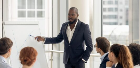 Qué es una escuela de negocios y cómo montar una | El paso a paso Profesor de ideas de negocios