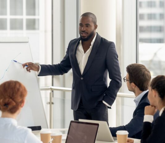 Qué es una escuela de negocios y cómo montar una | El paso a paso Profesor de ideas de negocios