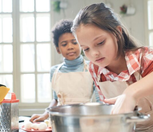 Cómo hacer un taller de cocina para niños | Emprende, enseña y diviértete Cómo hacer un taller de cocina para niños