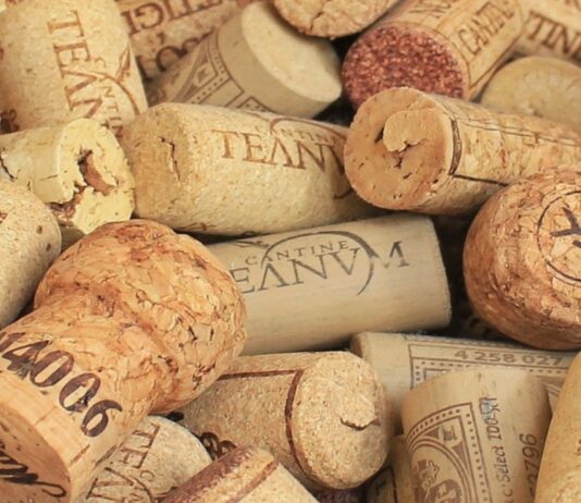 Manualidades con corchos de vino | 15 oportunidades de negocio para ti 15 manualidades con corchos de vino