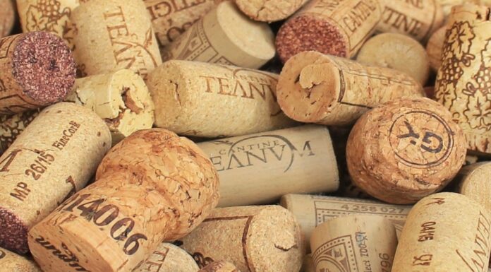 Manualidades con corchos de vino | 15 oportunidades de negocio para ti 15 manualidades con corchos de vino