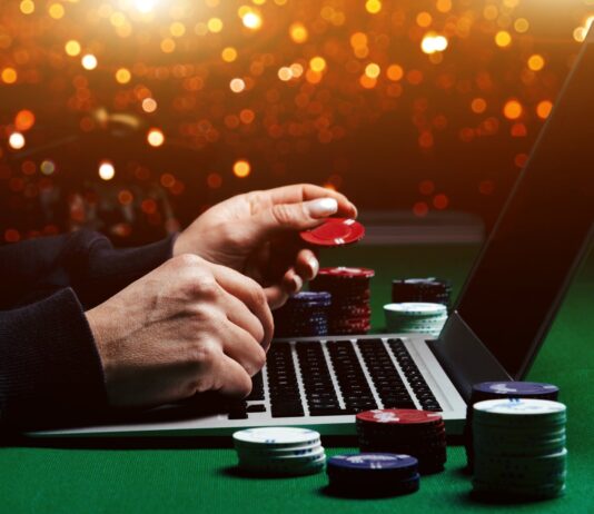 El Póquer en Línea: Una Partida de Estrategias y Apuestas Virtuales Asi funciona el negocio de los casinos online